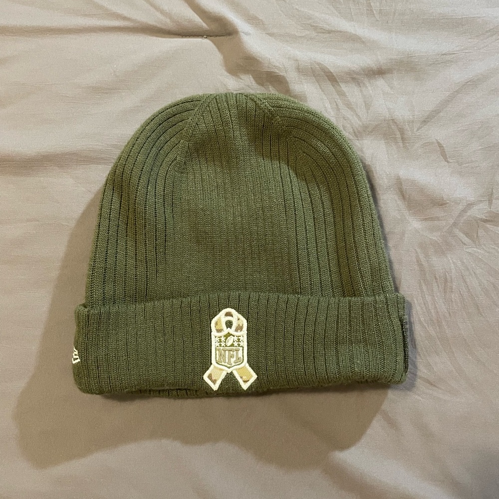New Era Patriots Salute to Service Beanie - Picture 3 of 4